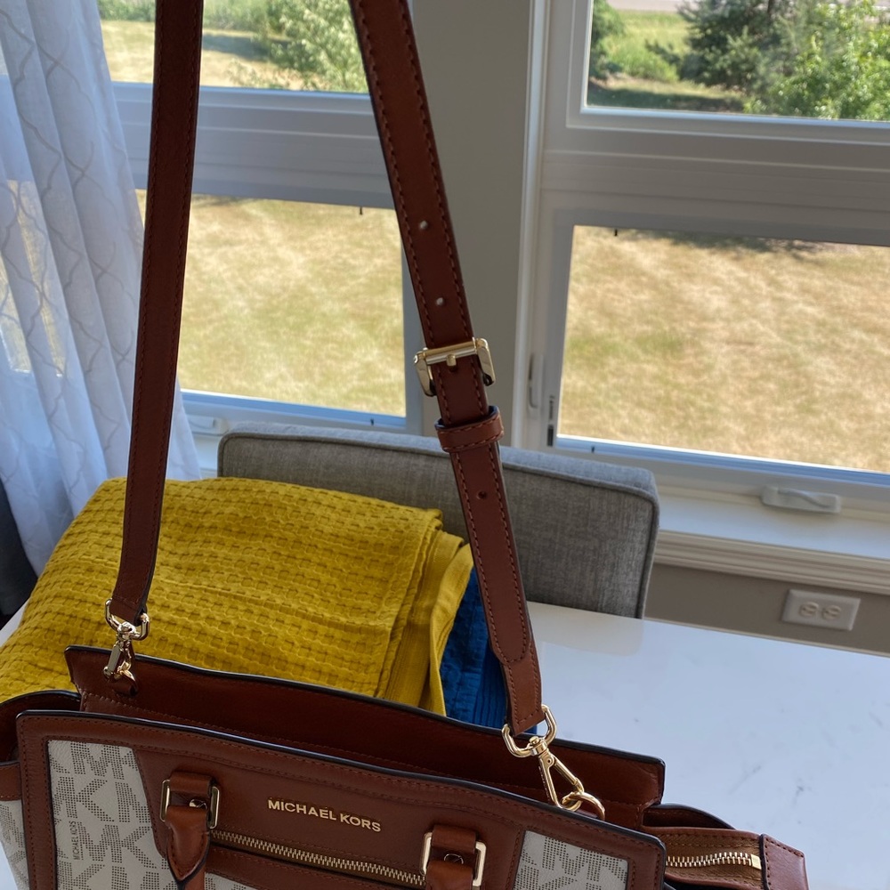 Michael Kors bag like new - Picture 11 of 11